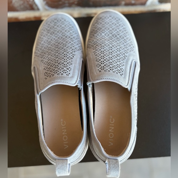 VIONIC Kimmie Perf Gray Suede Sneakers Slip On White Sole  Size 10 - Picture 7 of 13